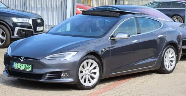 TESLA Model S Long Range Plus