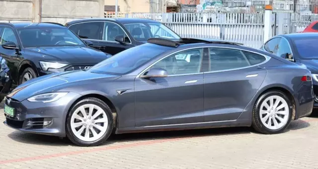 TESLA Model S Long Range Plus