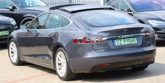 TESLA Model S Long Range Plus
