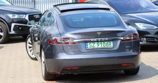 TESLA Model S Long Range Plus