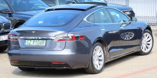 TESLA Model S Long Range Plus