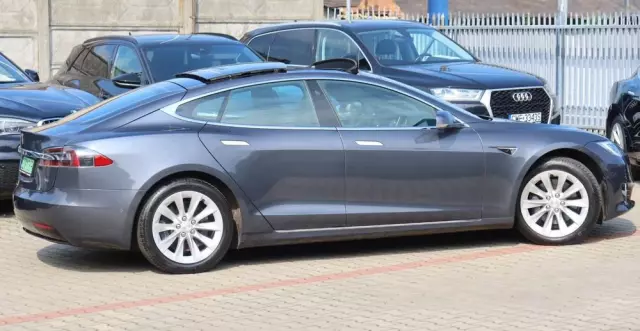 TESLA Model S Long Range Plus