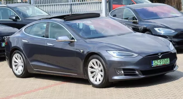 TESLA Model S Long Range Plus