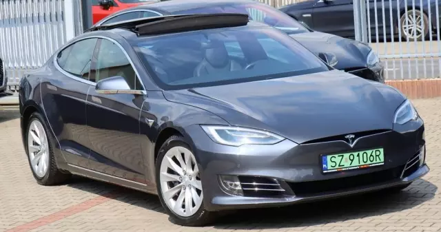 TESLA Model S Long Range Plus