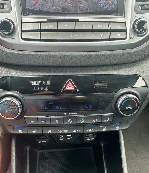 HYUNDAI Tucson 