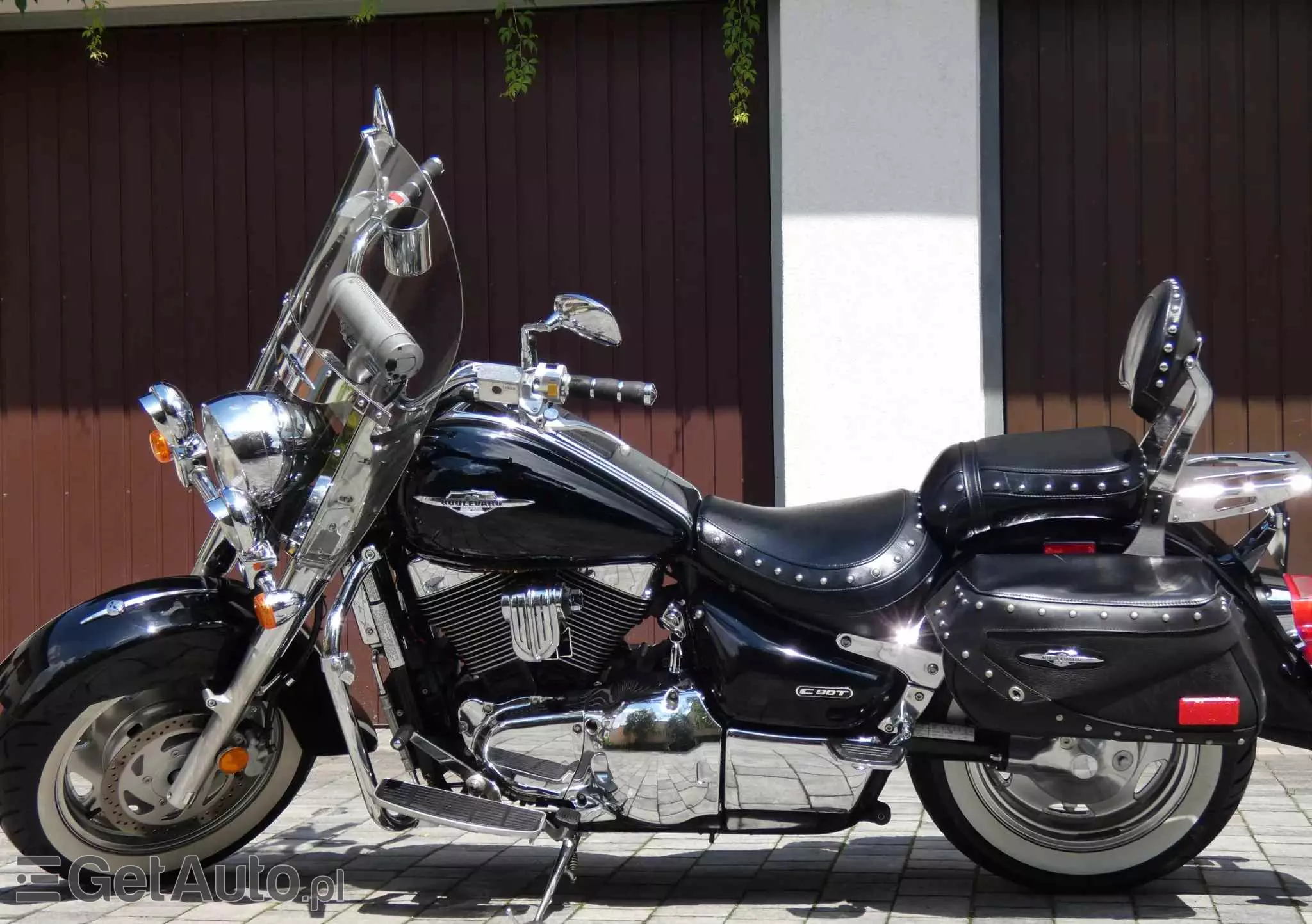 SUZUKI Boulevard 
