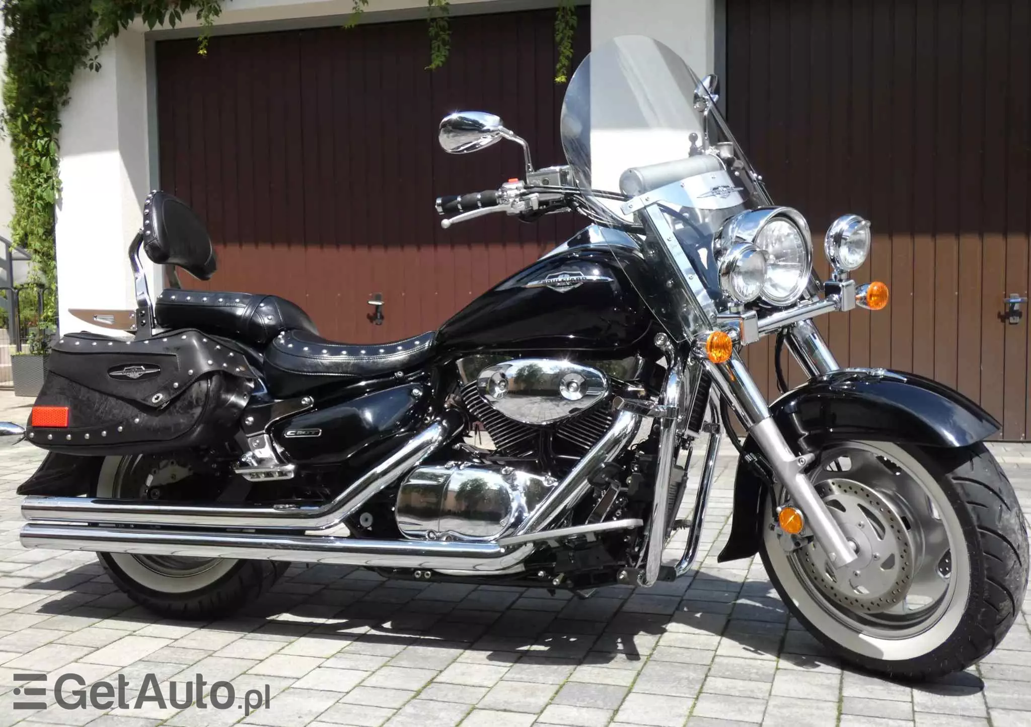 SUZUKI Boulevard 