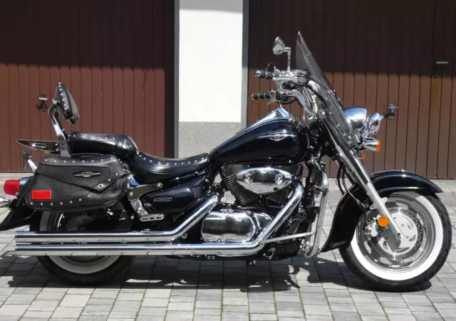 SUZUKI Boulevard 
