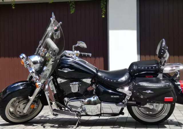 SUZUKI Boulevard 