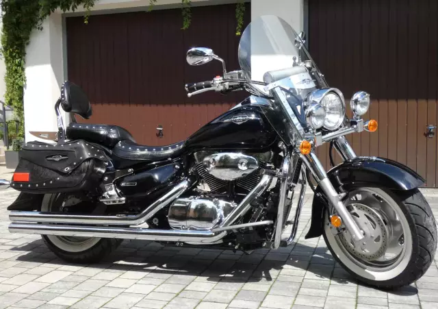SUZUKI Boulevard 