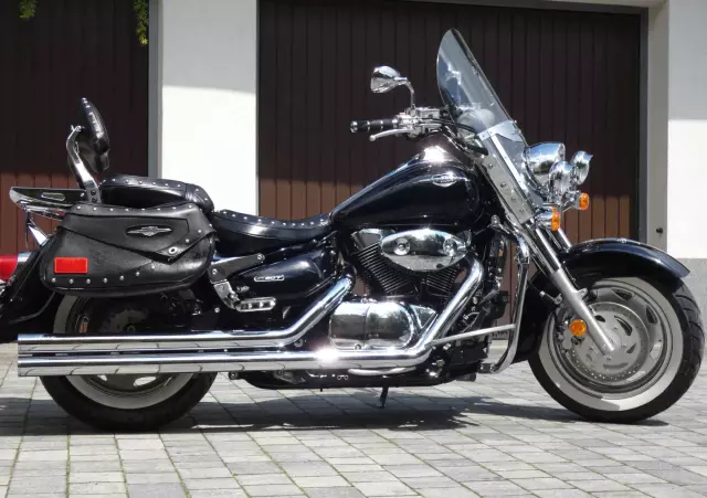 SUZUKI Boulevard 