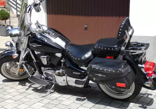 SUZUKI Boulevard 