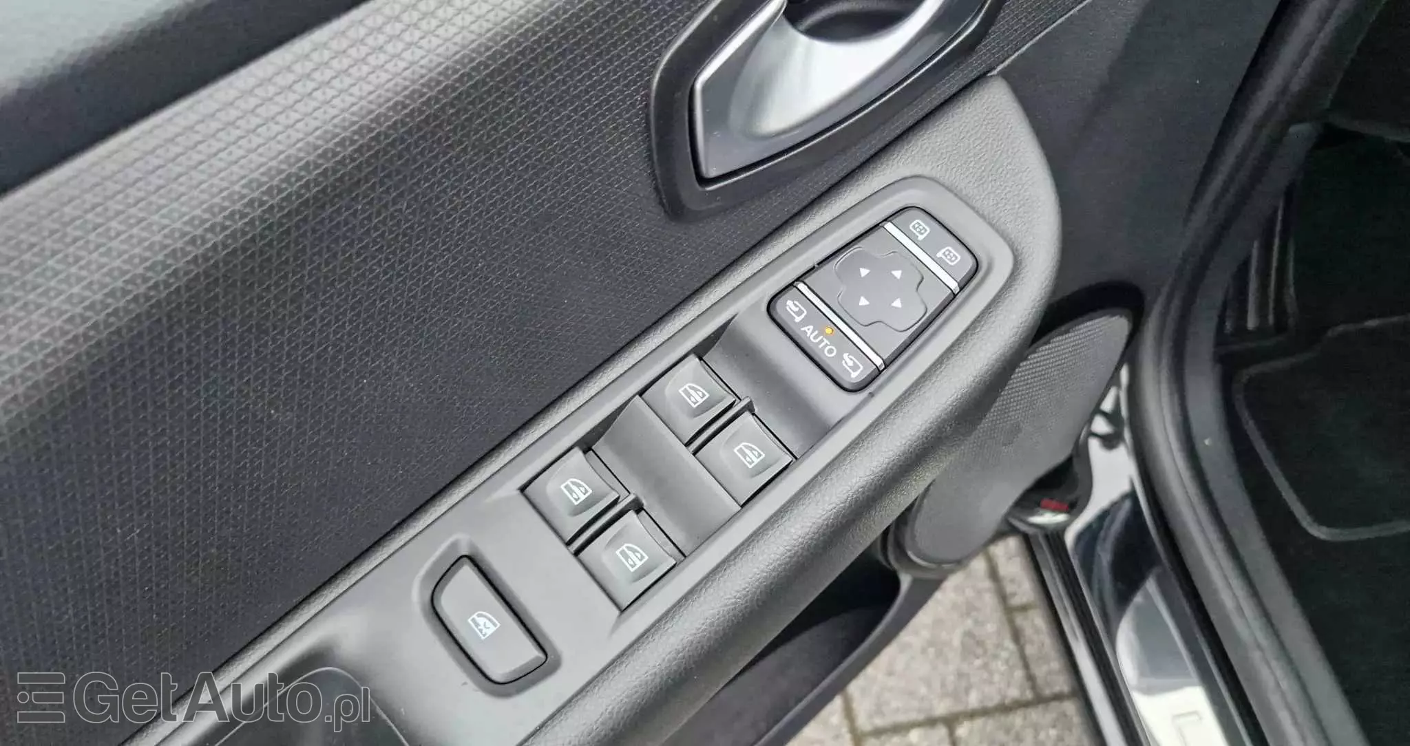 RENAULT Clio 1.2 16V 75 Limited