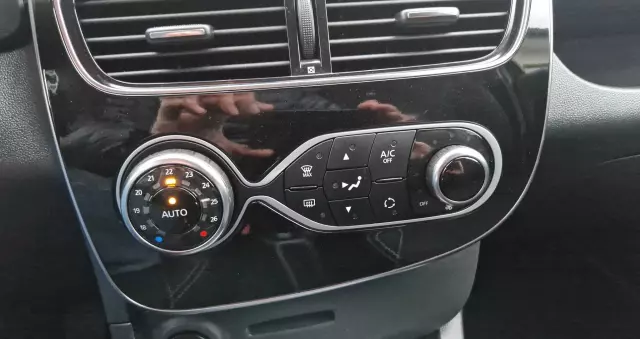 RENAULT Clio 1.2 16V 75 Limited