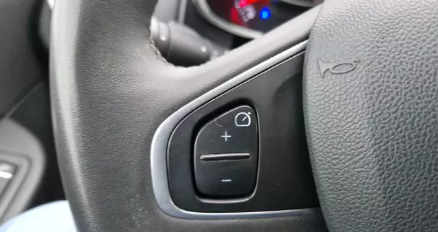 RENAULT Clio 1.2 16V 75 Limited