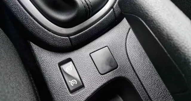 RENAULT Clio 1.2 16V 75 Limited