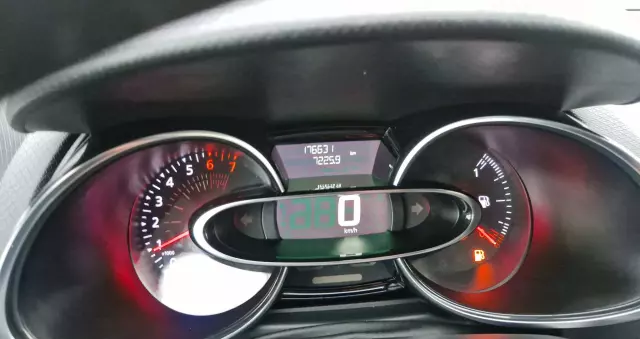 RENAULT Clio 1.2 16V 75 Limited