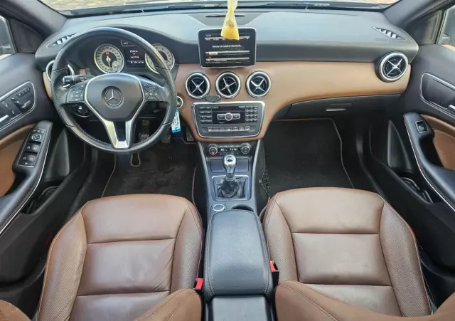 MERCEDES-BENZ Klasa A 200 (BlueEFFICIENCY) Urban