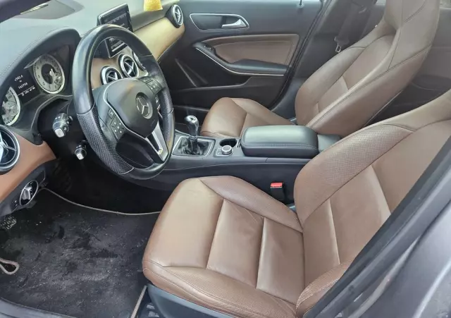 MERCEDES-BENZ Klasa A 200 (BlueEFFICIENCY) Urban