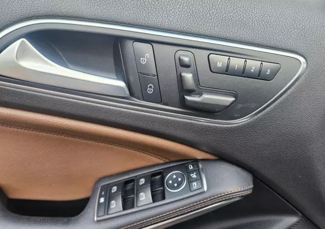 MERCEDES-BENZ Klasa A 200 (BlueEFFICIENCY) Urban