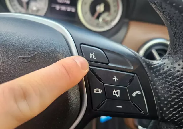 MERCEDES-BENZ Klasa A 200 (BlueEFFICIENCY) Urban