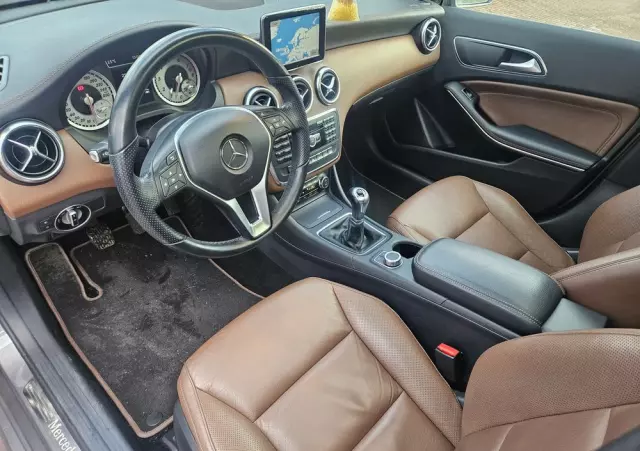 MERCEDES-BENZ Klasa A 200 (BlueEFFICIENCY) Urban