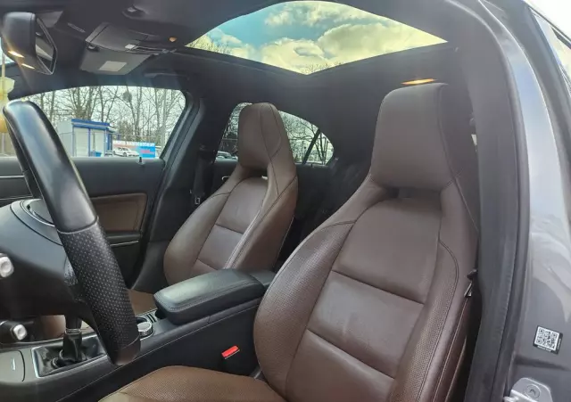 MERCEDES-BENZ Klasa A 200 (BlueEFFICIENCY) Urban