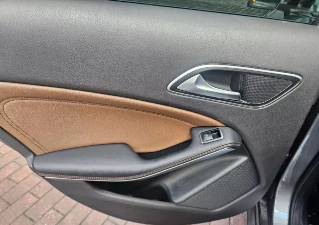 MERCEDES-BENZ Klasa A 200 (BlueEFFICIENCY) Urban