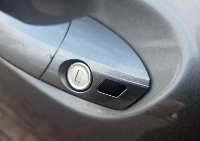 MERCEDES-BENZ Klasa A 200 (BlueEFFICIENCY) Urban