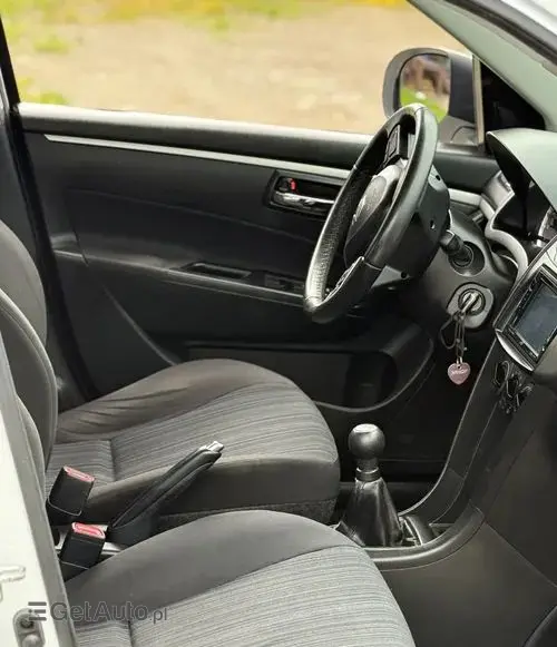 SUZUKI Swift 