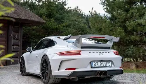 PORSCHE 911 