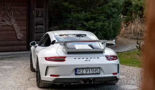 PORSCHE 911 