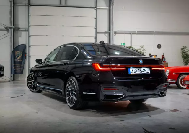 BMW Seria 7 750Li xDrive sport