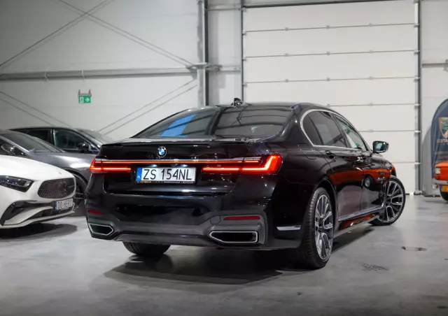 BMW Seria 7 750Li xDrive sport