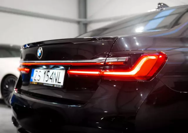 BMW Seria 7 750Li xDrive sport