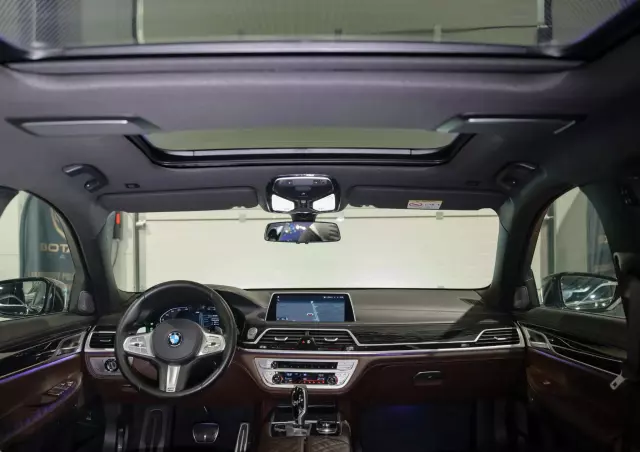 BMW Seria 7 750Li xDrive sport