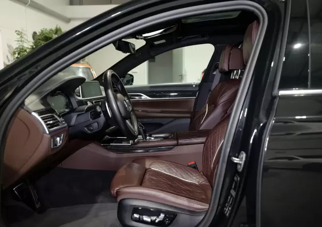BMW Seria 7 750Li xDrive sport