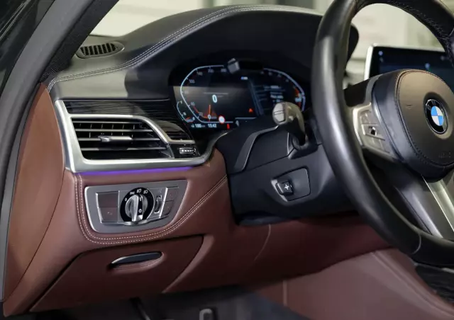 BMW Seria 7 750Li xDrive sport