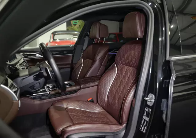 BMW Seria 7 750Li xDrive sport