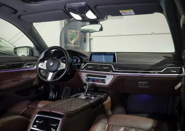 BMW Seria 7 750Li xDrive sport