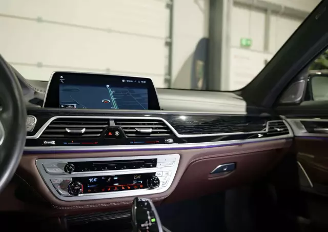 BMW Seria 7 750Li xDrive sport