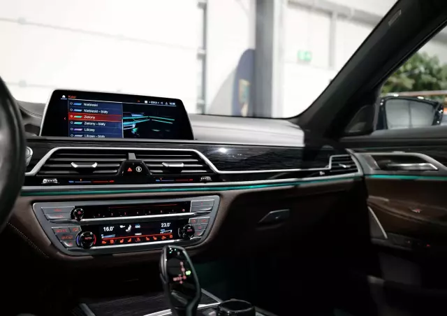 BMW Seria 7 750Li xDrive sport