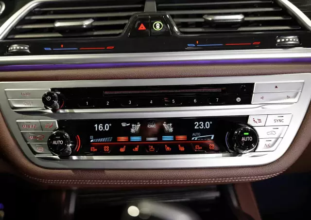 BMW Seria 7 750Li xDrive sport