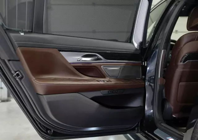 BMW Seria 7 750Li xDrive sport