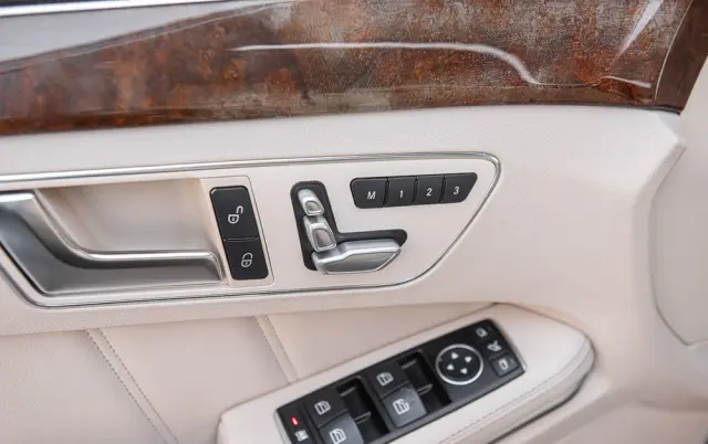 MERCEDES-BENZ Klasa E 350 BlueTEC 4Matic 7G-TRONIC Avantgarde