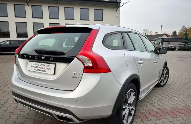VOLVO V60 