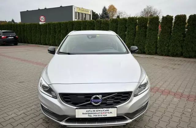 VOLVO V60 
