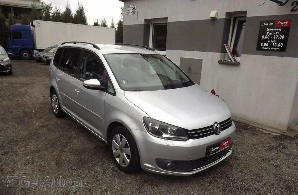 VOLKSWAGEN Touran 