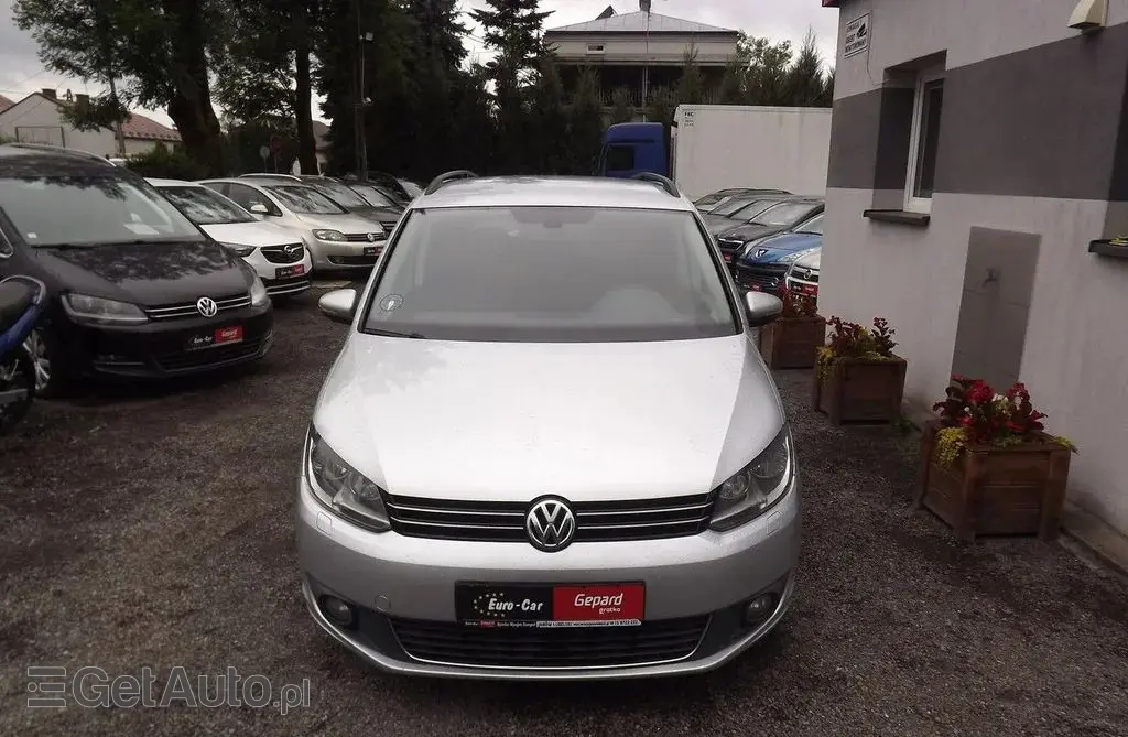 VOLKSWAGEN Touran 