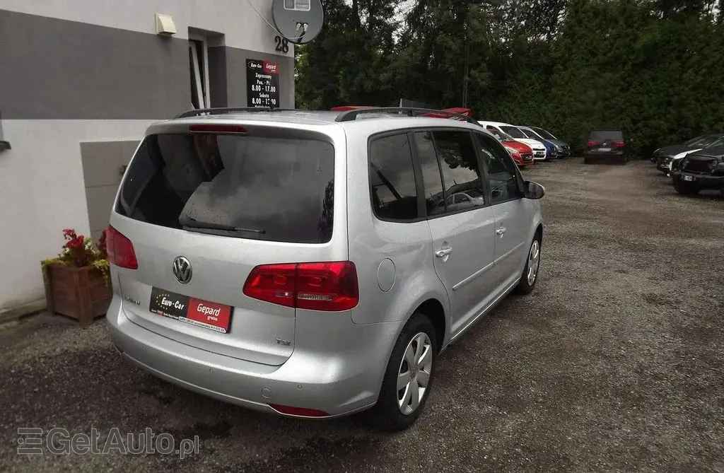 VOLKSWAGEN Touran 